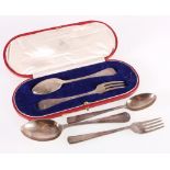 Cased silver spoon and fork set, with trefoil terminals, London 1920, 50g,