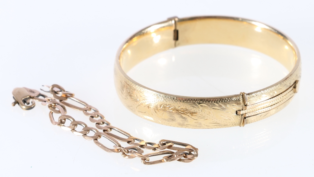 9ct yellow gold flat link bracelet, 6.45g and a rolled gold engraved bangle.