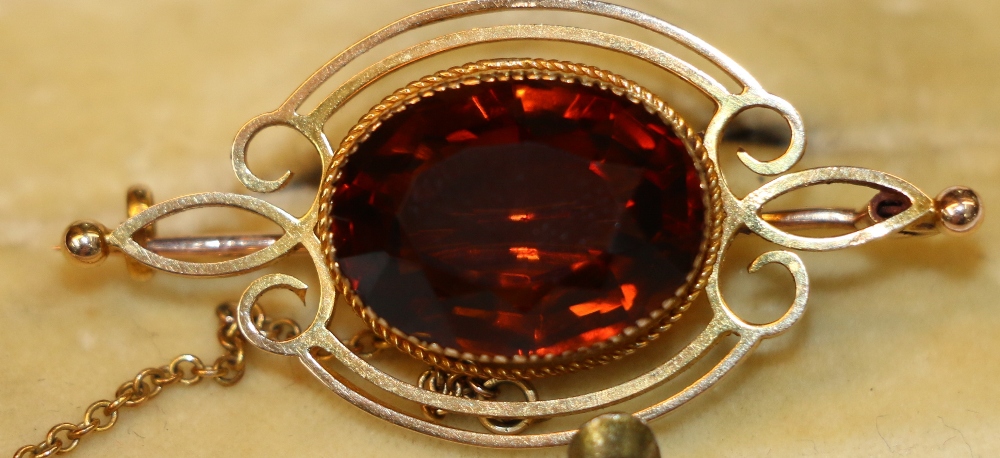 15ct yellow gold brooch set with faceted oval citrine, 6.1g, 4cm long. - Image 4 of 4