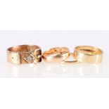 Three 9ct yellow gold wedding bands 6.