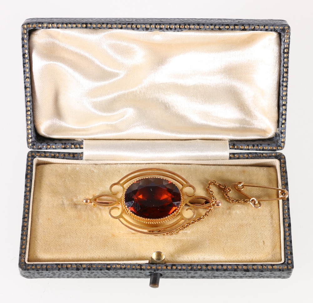 15ct yellow gold brooch set with faceted oval citrine, 6.1g, 4cm long. - Image 2 of 4