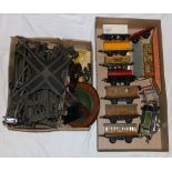 Hornby O gauge tinplate clockwork train set comprising 0-4-0 locomotive LNER 460 green,