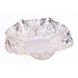 Elizabeth II silver dish with pierced border. Birmingham, 1965. Broadway & Co 173g. 17cm dia.