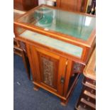 Late Victorian mahogany bijouterie or collector's cabinet.