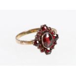 "8ct" gold garnet set dress ring. 2.