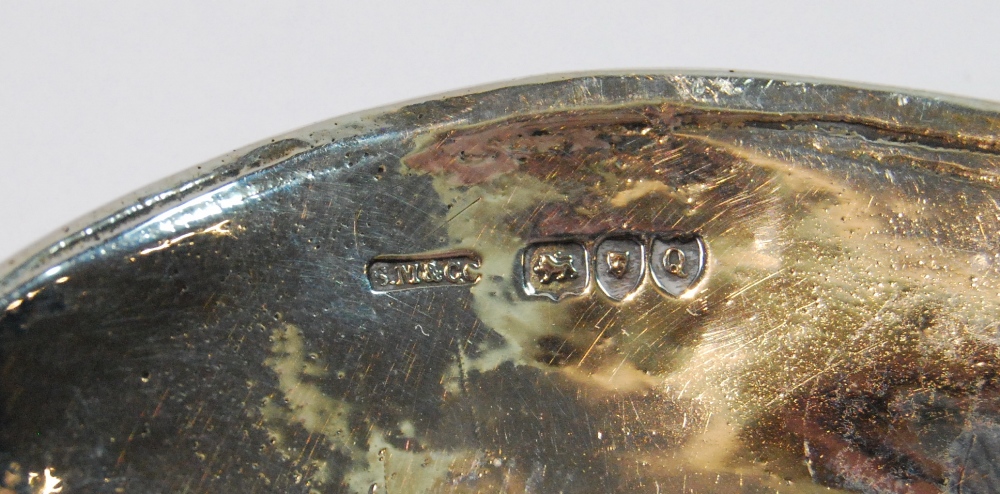 Pair of silver ashtrays, one embossed with the head of a Cleric with bonnet and wide lapels, - Image 3 of 3
