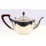 Silver teapot, of serpentine oval form, Birmingham 1931, 595g.