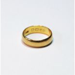 22ct gold band ring. Condition Report 6.