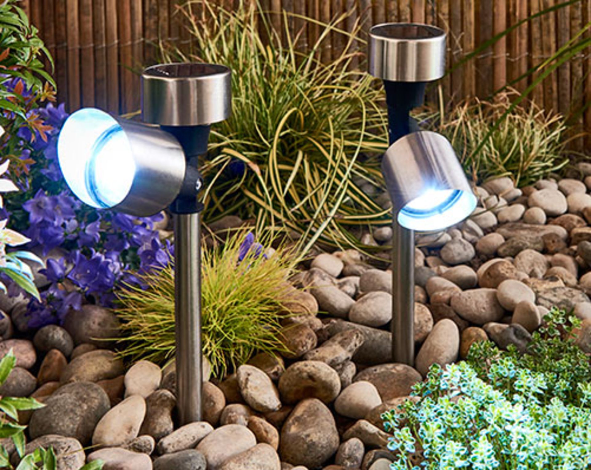 BOX OF 3 SOLAR SPOT LIGHTS (DELIVERY BAND A)