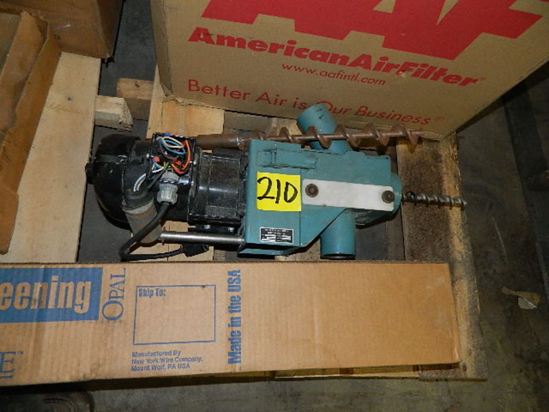 Drill. Horizontal Drill Auger Universal Dynamics, M/N Feeder 120 V. w/ Alum. Screening 1 Box, 1