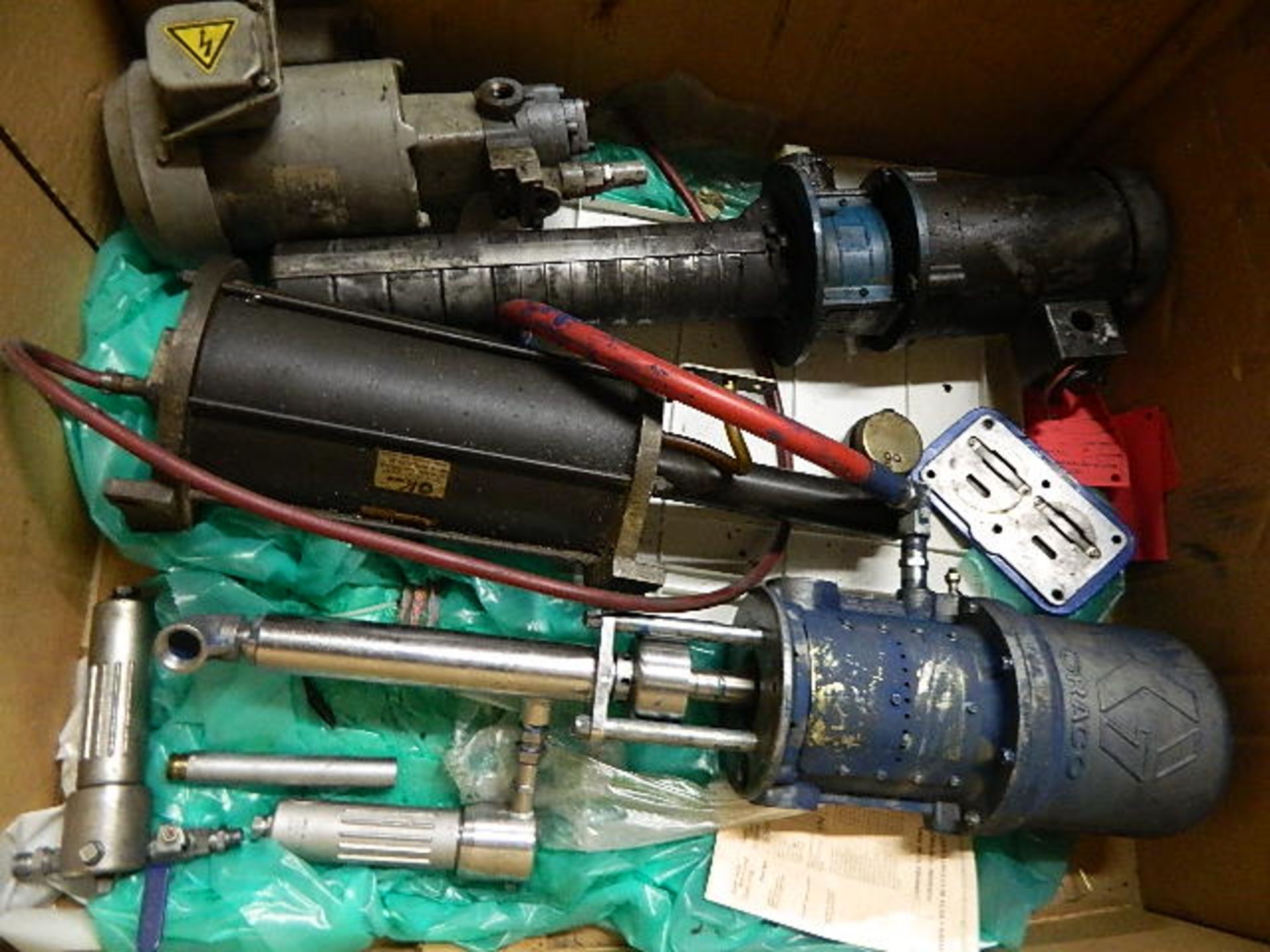 Pumps. (4) Pumps Graco, Vlier, Nipton Oil Pump, 2 Are Pneumatic, 2 Are Elect. - Image 2 of 2