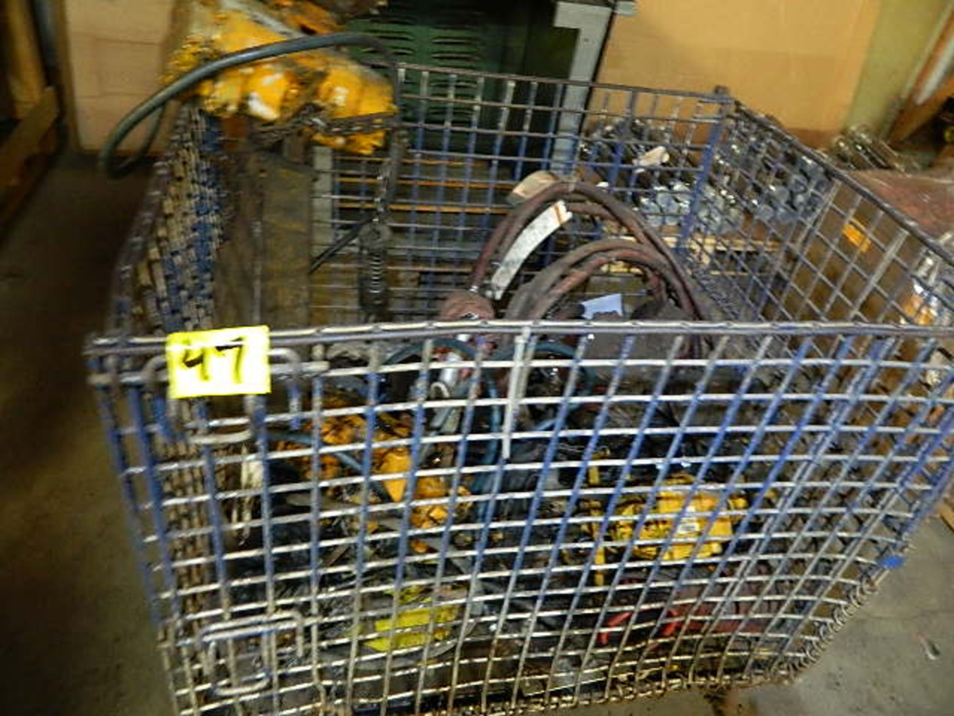 Ingersoll Rand Pneumatic Chain Hoist (QTY. 4 In Wire Basket)