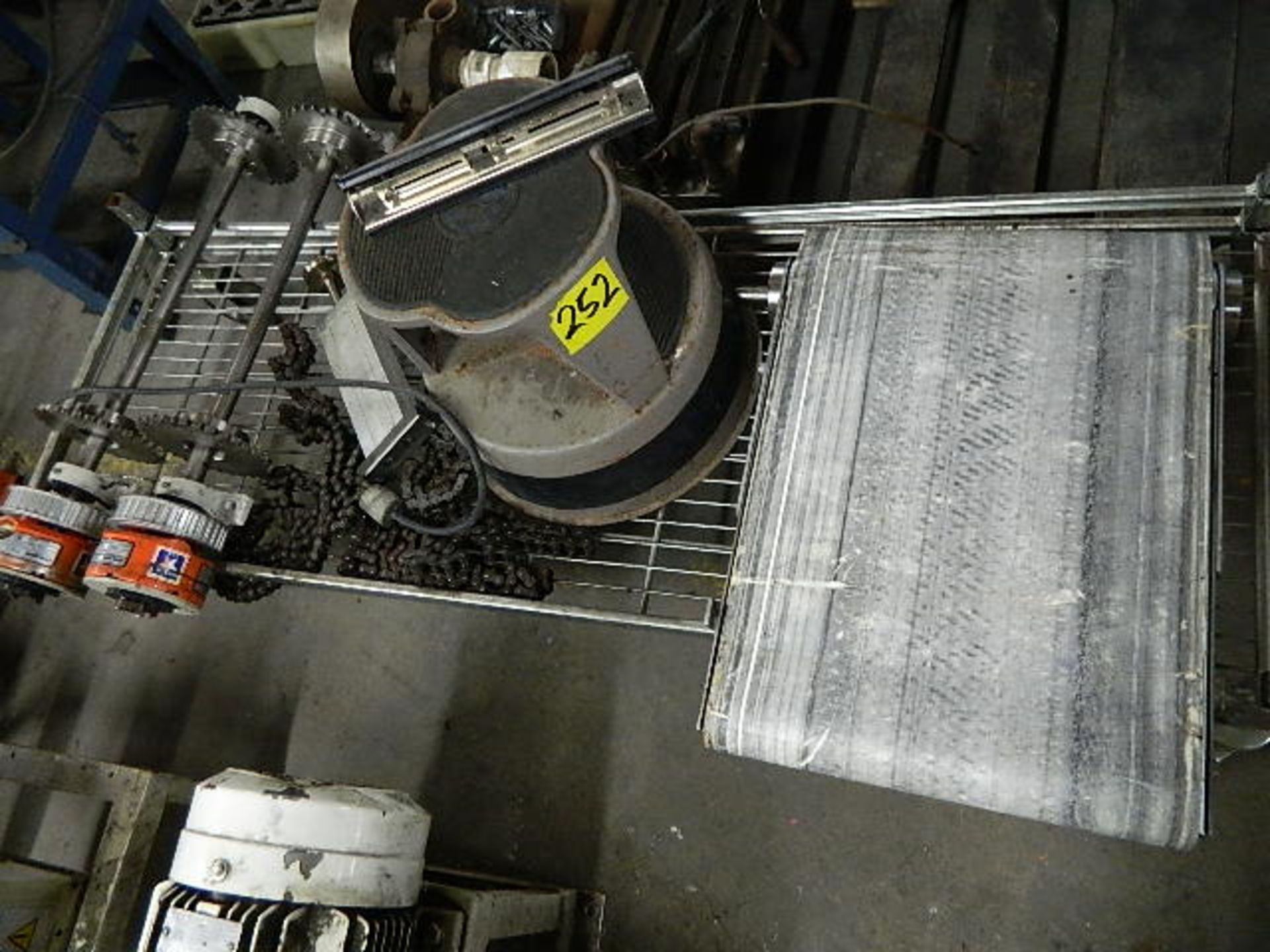 Lot. Misc. Belt Conveyor 16 x 22", Step Stool, Chain, Torq-Guard M/N T660, Portable Metro Cart - Image 2 of 7