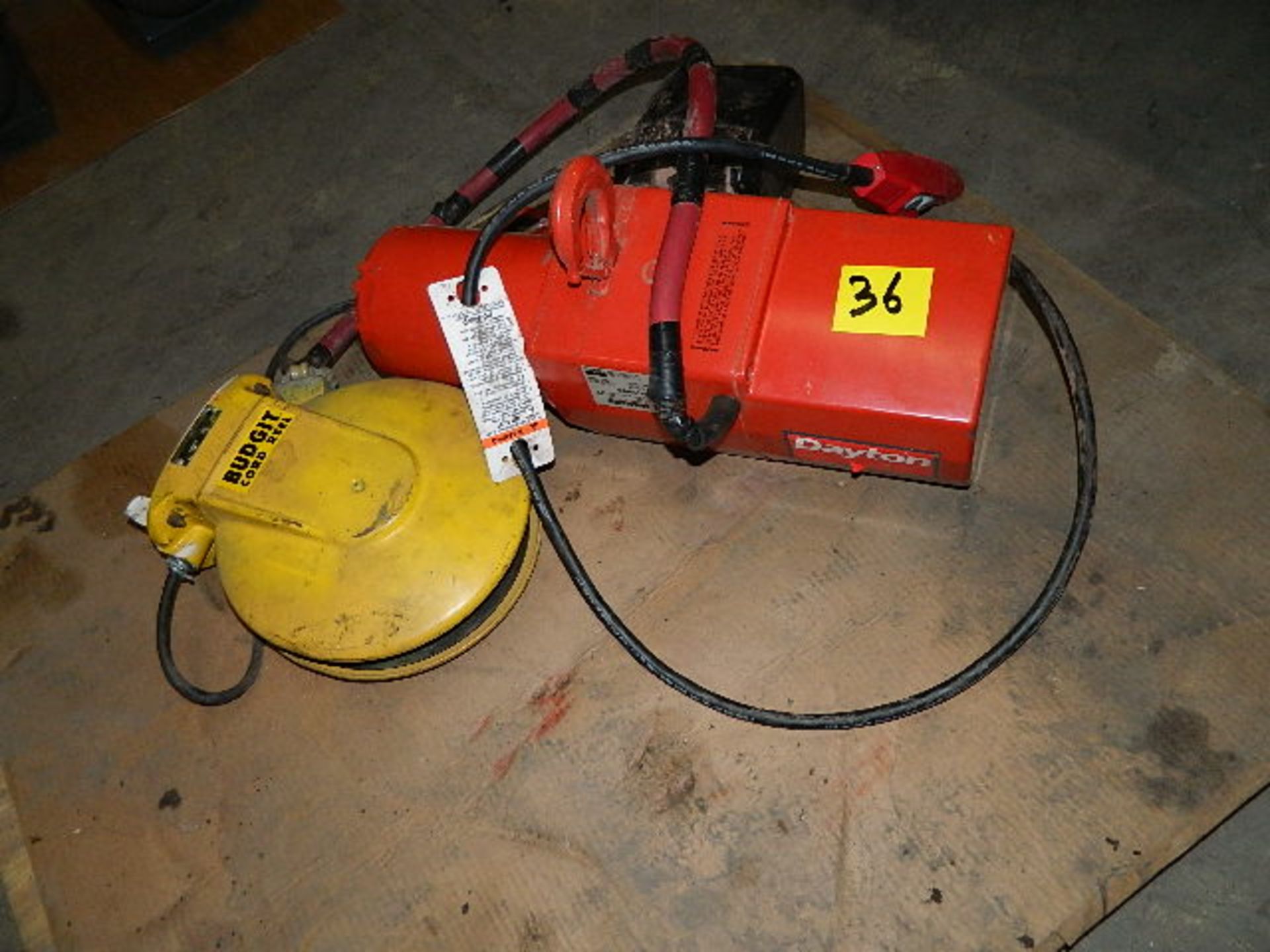 Dayton Chain Hoist 1 HP. 115/230 1 ph., M/N 3YB79, S/N JM6600NY