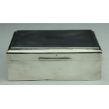 A silver cigarette box, E & N Speak, Birmingham 1965,