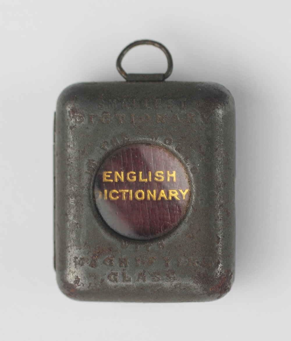 THE SMALLEST DICTIONARY IN THE WORLD, a miniature pears dictionary, - Bild 2 aus 3