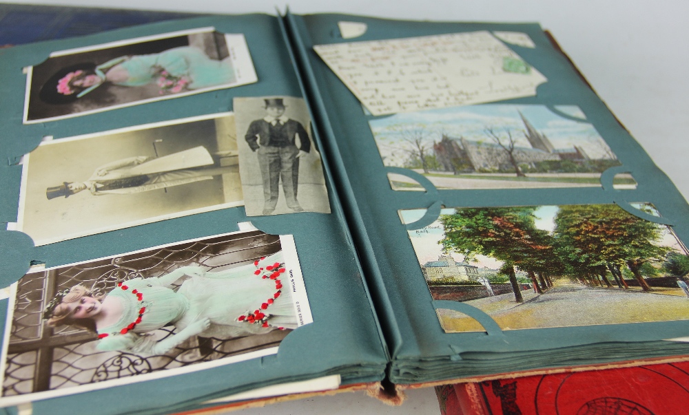 A collection of Victorian and later postcards, to include a scrap album, a post card album, - Bild 4 aus 4