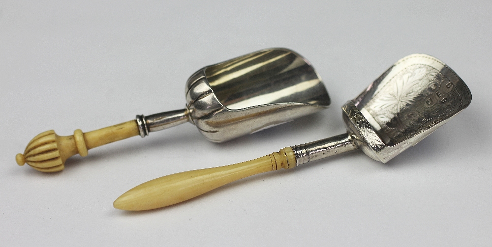 A William IV silver caddy shovel, Birmingham 1831 probably John Lawrence, with turned ivory handle, - Image 2 of 2