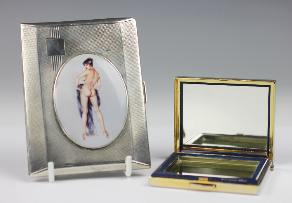 A Christian Dior enamelled powder compact, 7. - Image 2 of 4