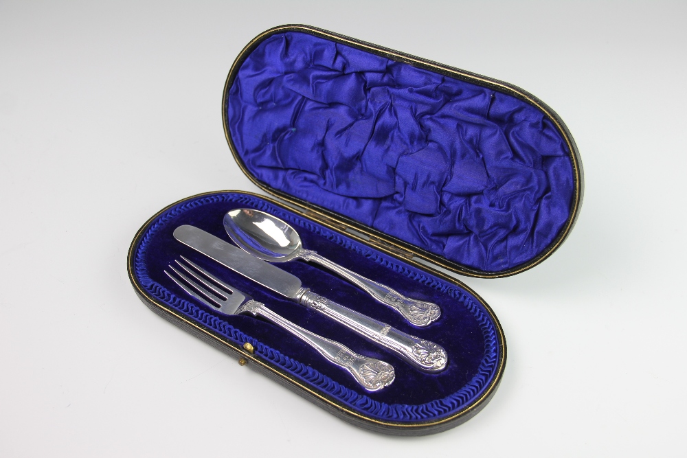 A cased silver kings pattern christening set, Wakely & Wheeler, London 1911, comprising a spoon,