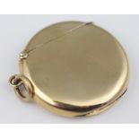 An Edwardian 9ct carat yellow gold circular vesta case, Payton, Pepper & Sons Ltd, Chester 1909,