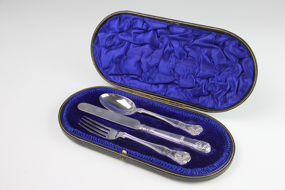 A cased silver kings pattern christening set, Wakely & Wheeler, London 1911, comprising a spoon, - Image 2 of 2