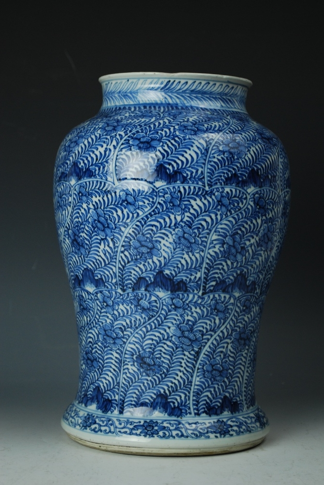 A Chinese blue and white porcelain baluster vase, Kangxi,