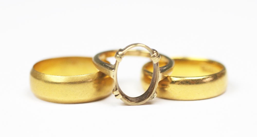 Two 22ct yellow gold wedding bands, gross weight 12.9gms and a ring setting stamped '9ct' weight 2.