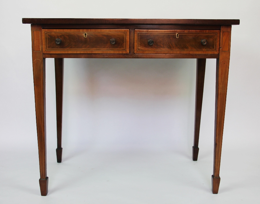 An Edwardian satinwood banded mahogany writing table, with leather inset top above two drawers, - Bild 2 aus 2