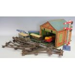 A Hornby 'O' gauge tin plate clockwork locomotive, LNER 2900, with assorted wagons,