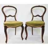 A harlequin set of five Victorian walnut dining chairs (5)