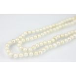 A single strand cultured pearl necklace, the uniform cultured pearls (each approx 0.