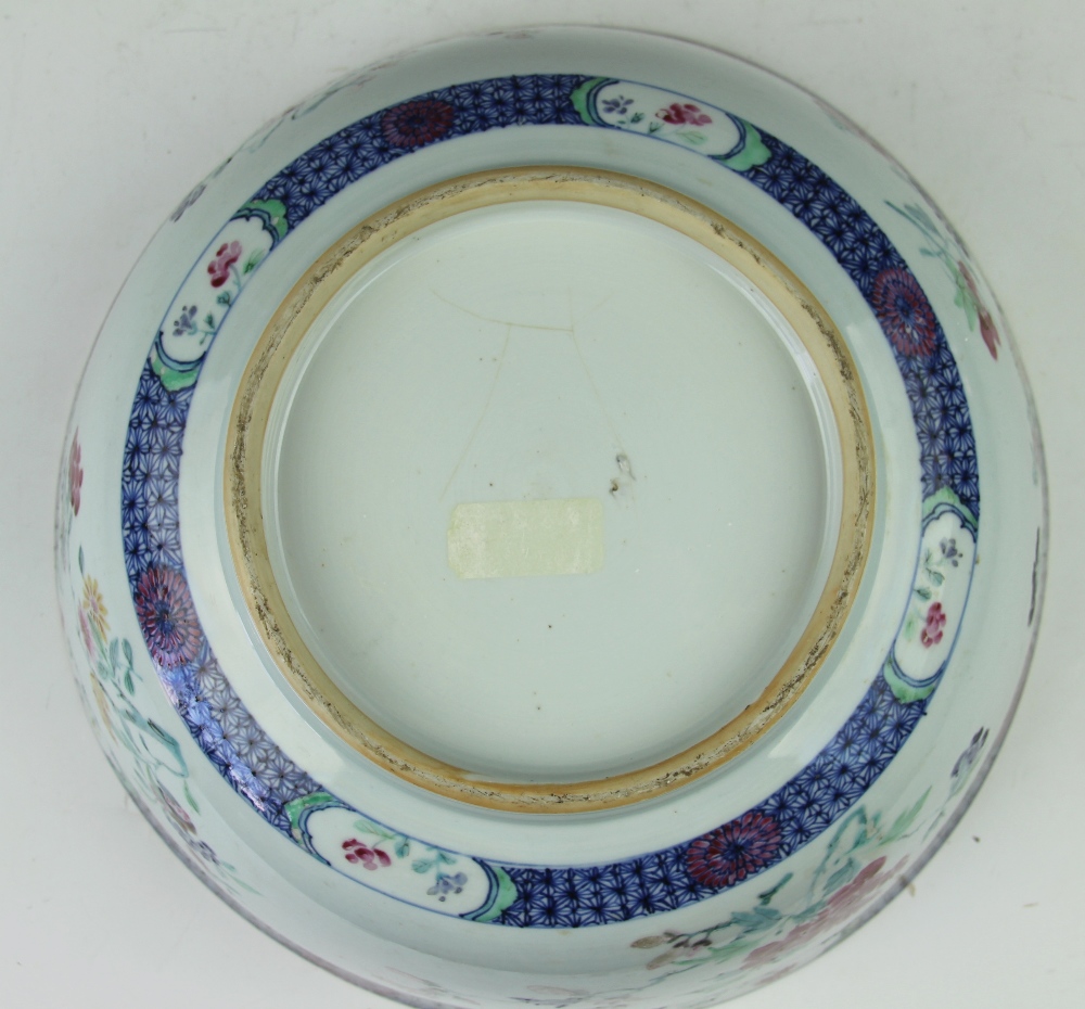 A Chinese 18th century bowl, Qianlong (1736-1795), - Image 4 of 5