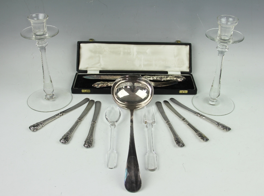 A set of six silver handled butter knives, Sheffield 1911,