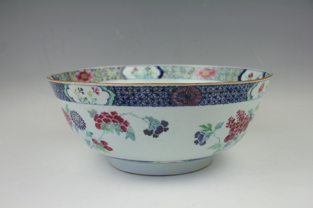 A Chinese 18th century bowl, Qianlong (1736-1795),