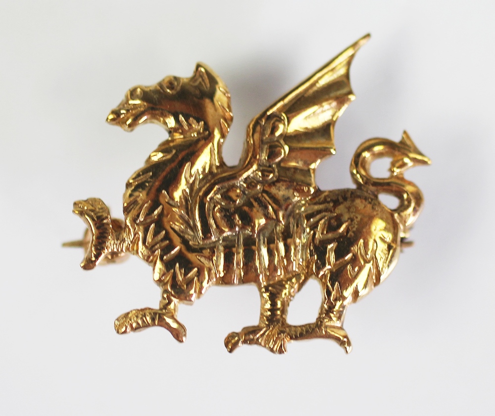 A 9ct yellow gold Welsh dragon brooch, 2.