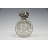 A silver topped scent bottle, Walker & Hall, Sheffield 1904,