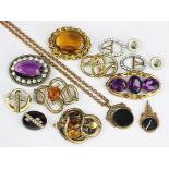 A quantity of assorted Victorian brooches and jewellery,