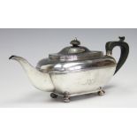 A silver teapot, Thomas Bradbury & Sons Ltd, Sheffield 1914,