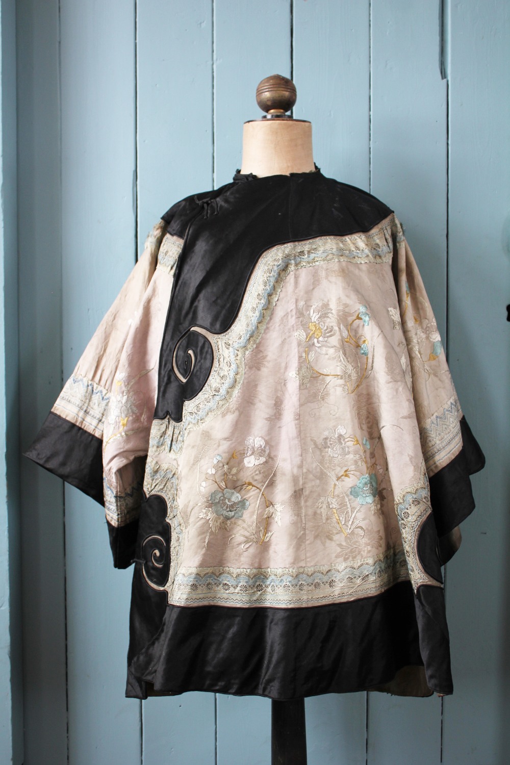 A Chinese silk embroidered ladies jacket, late 19th century,