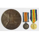 A World War One pair and death plaque to 35923 Pte W. Martin, R. Scotts Fus.