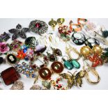 A collection of assorted costume jewellery,