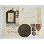 A World War I pair and death plaque to 59588 Gnr J. R. T. Hunt R.