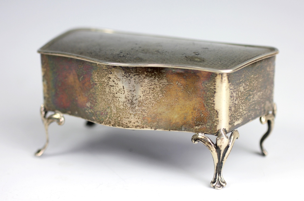 A George V silver jewellery casket, Charles Boyton & Son Ltd, London 1922,