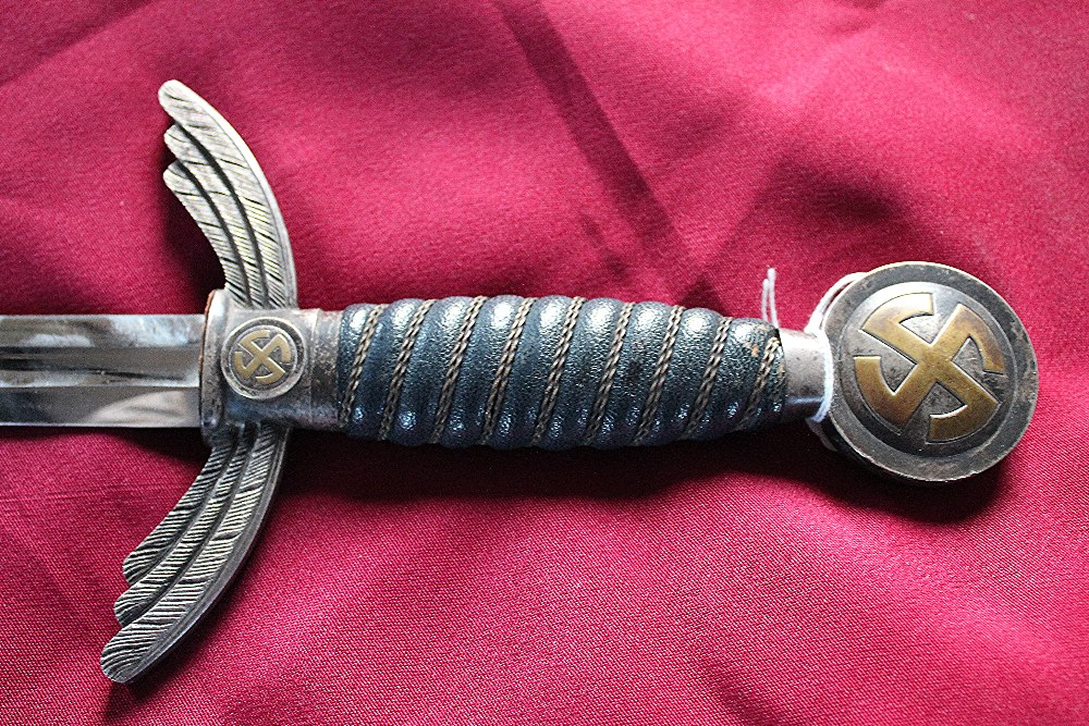 A World War II Third Reich German Luftwaffe officers sword, with 67cm Paul Weyersberg & Co blade, - Image 2 of 12