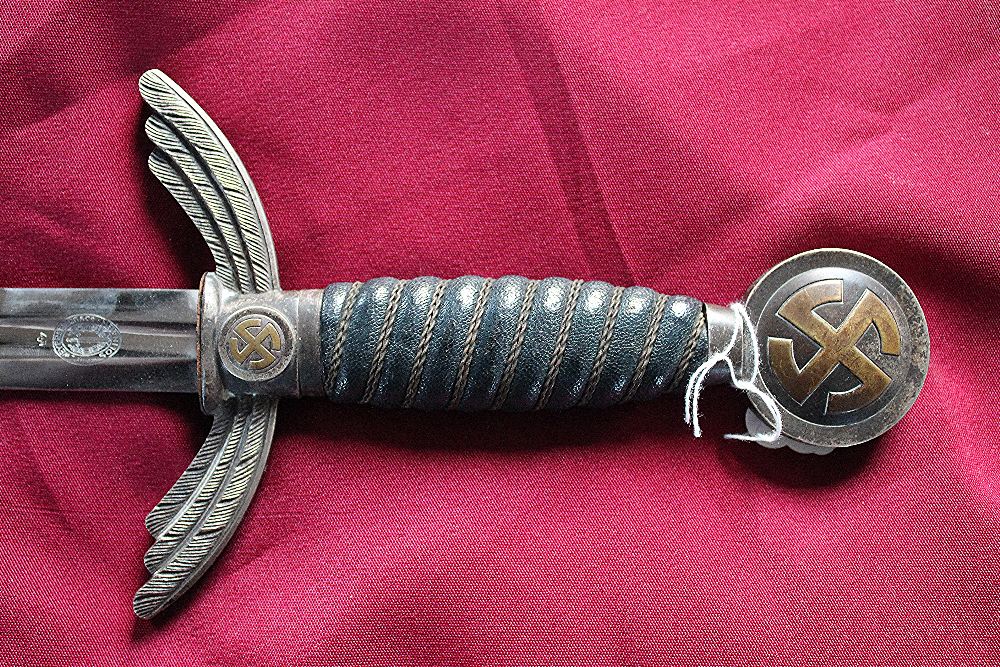 A World War II Third Reich German Luftwaffe officers sword, with 67cm Paul Weyersberg & Co blade, - Image 3 of 12