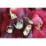 Two 9ct yellow gold charms to include; a church and a vintage car, weight 10.