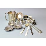 A collection of assorted silver to a tray, to include; a silver mug 'WRN' Sheffield 1902,