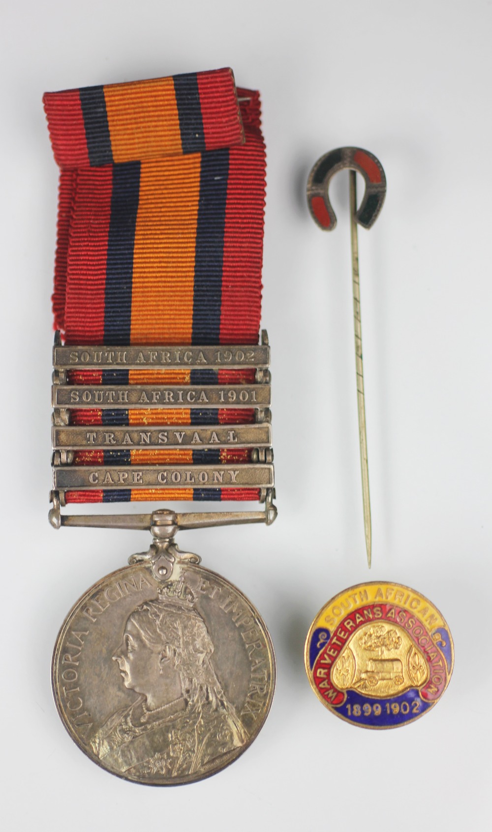 A Queen South Africa medal to 33526 Tpr E. P.