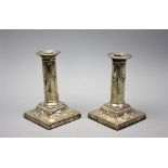 A pair of late Victorian silver candlesticks, Sheffield 1900, of Adam design, on square bases, 13.